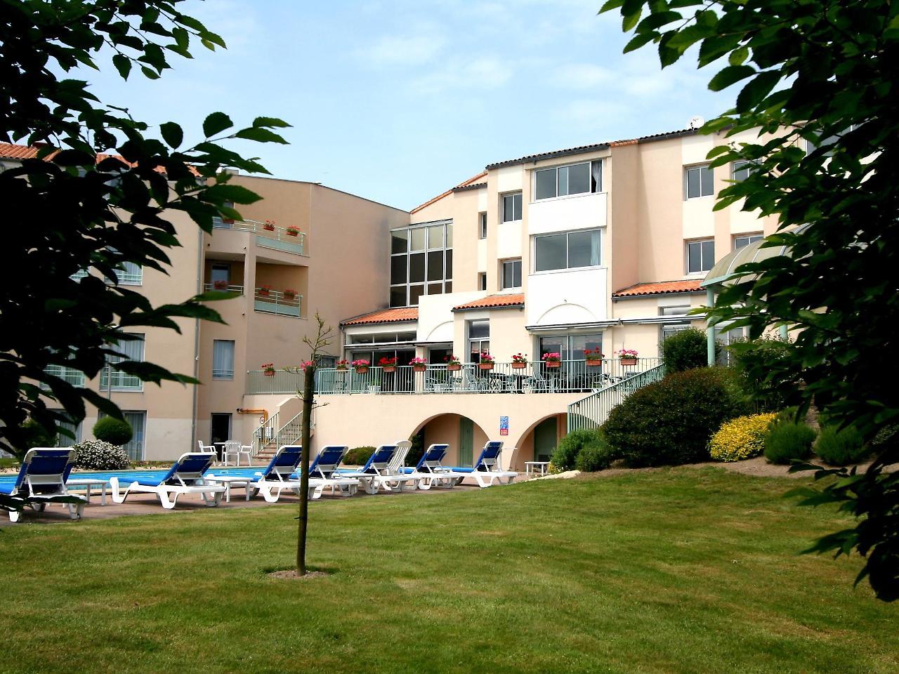 Logis Hotel Restaurant Aloe Les Herbiers Zewnętrze zdjęcie